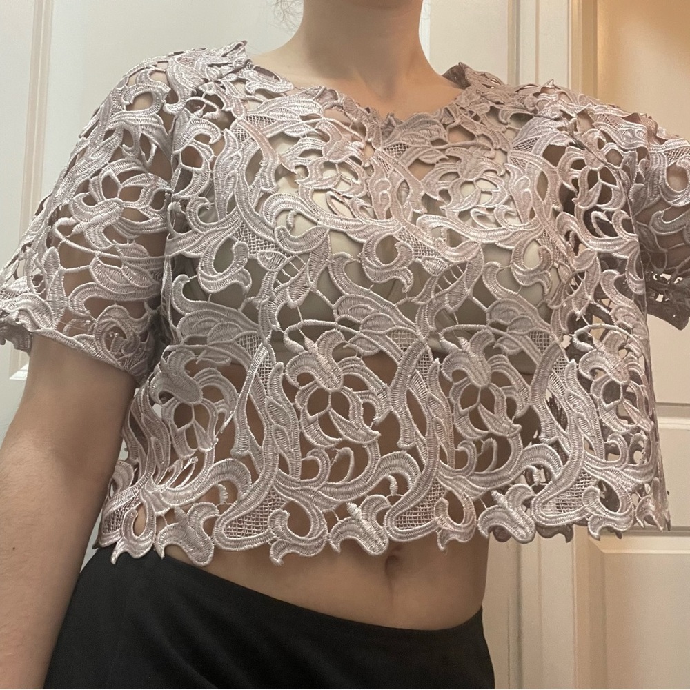 Cream lace crop top S